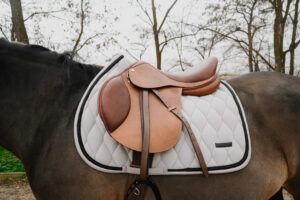 EQUITHEME Pearl sadelunderlag taupe full size