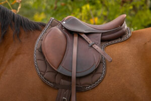 EQUITHEME hunter sadelunderlag chokolade full size